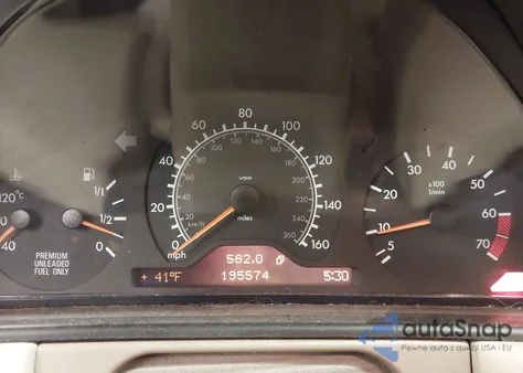 1998 Mercedes-Benz E 320 z USA, uszkodzony, nr VIN WDBJF65F6WA553191